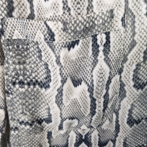 Express Portofino python snakeprint shirt - Picture 3 of 6